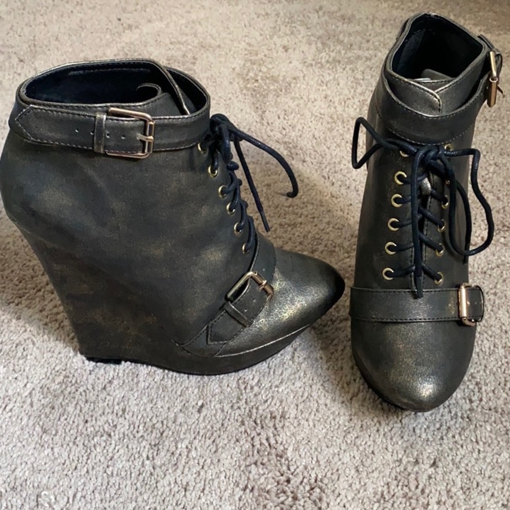NWOT Golden Rusted Wedge Booties